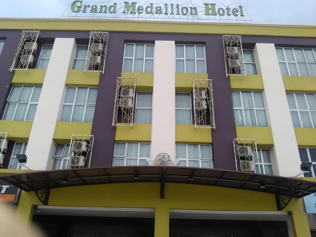 Grand Medallion Hotel Kuching Eksteriør bilde